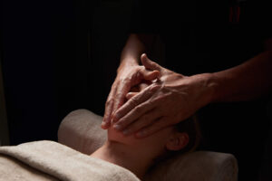   Le massage traditionnel indien du visage